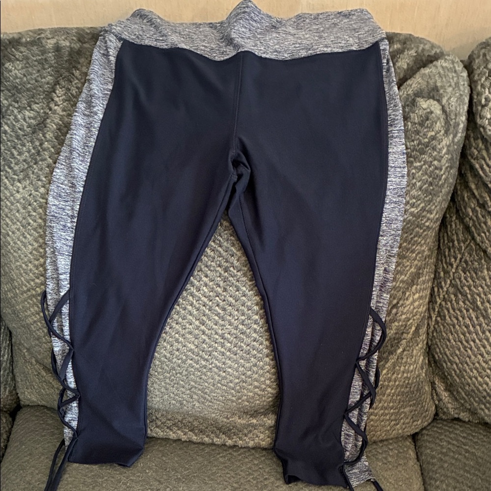 VOGO Athletica capri length Leggings in Navy and Gray